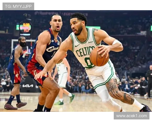 塔图姆连续高效单打砍分对比哈登得分波动明显