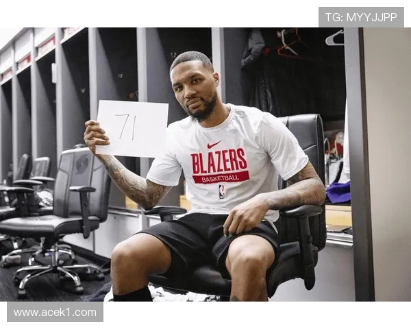 利拉德三分高效拉开差距，关键时刻主导开拓者进攻