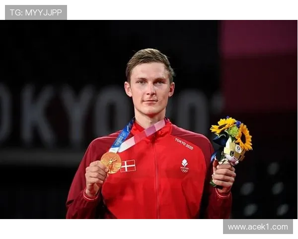 安赛龙家的冰箱里只放蛋白粉和冰块