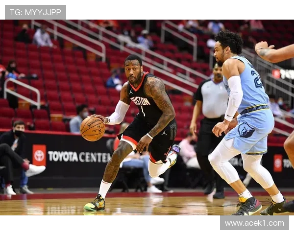 约翰·沃尔回归后挡拆组织拉开对手防线提升助攻效率