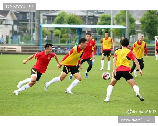 室内足球规则中场地尺寸与换人次数如何影响比赛节奏